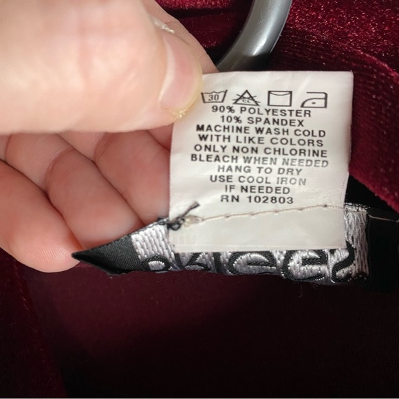 Briggs New York Women's Size 1X Red Velvet Button Up Shirt Vamp Goth Rock - Picture 4 of 6